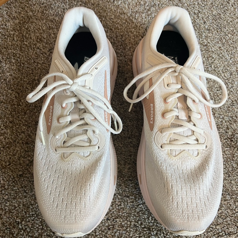 Brooks Women's Ghost Max Light Pink/White